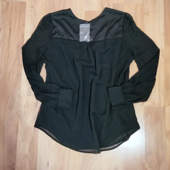 Bebe Quilted Yoke Top with Mesh - Picture 5 of 8